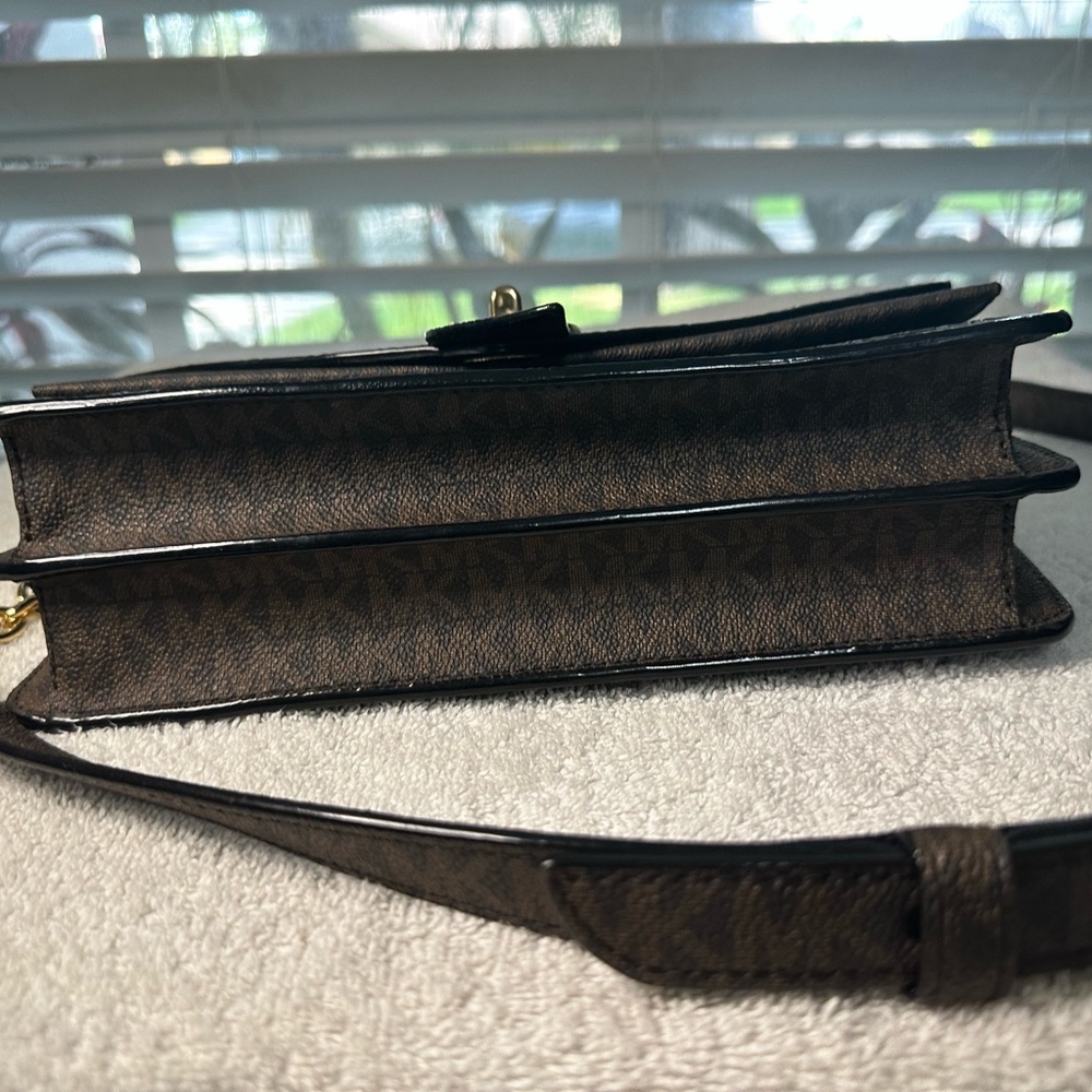 100% Authentic. Michael Kors Crossbody. - Picture 3 of 5